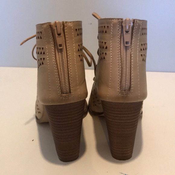 Tan lace up high heel - Picture 3 of 4